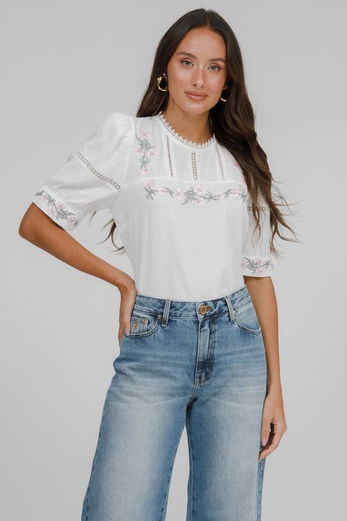 Blusa Viscolinho Bordado Floral E Rendas