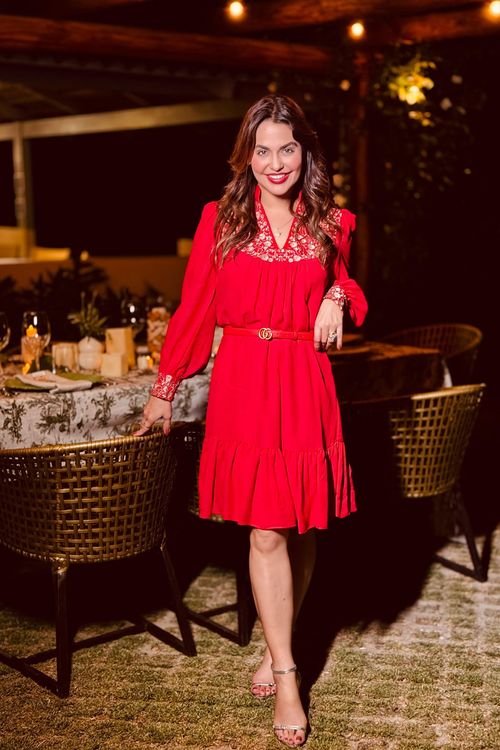 Vestido Curto Crepe Com Bordado